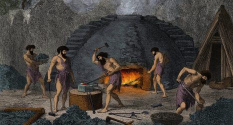 Acquisiti questi caposaldi, ora siamo pronti per scendere all'ultimo scalino della parabola: l'architettura devozionale, dove l'uomo, ormai privo delle forze per governare o smontare il proprio caos, si ricompone consegnandosi al Salvatore Esterno. Ecco la struttura del terzo e ultimo scalino della parabola. Qui la coscienza tocca il punto di massima frammentazione e impotenza, ma trova il proprio riscatto convertendo l'impotenza in uno slancio d'amore e di affidamento totale. Il Buddha stesso aveva predetto che il suo metodo sarebbe stato efficace per circa 2.500 anni, poi non più. Al fondo della parabola discendente, l'essere umano si ritrova radicalmente espropriato delle proprie qualità e forze interiori. Il vortice del mondo, dei desideri, delle paure è diventato travolgente, la complessità dell'esistenza ipertrofica, e l'io cosciente, sceso ormai sotto l’orizzonte delle contingenze, incapace di concepire il distacco dalle identificazioni e dai legami samsarici, si rende conto di essere impotente rispetto alla propria condizione di malessere esistenziale. L'uomo di questa fase non ha più l'integrità per posizionarsi come il Testimone regale delle Upanishad, né possiede la fredda e lucida disciplina ascetica necessaria per smontare i propri ingranaggi mentali come il chirurgo buddhista. È troppo emozionale, troppo ferito, troppo umano per salvarsi da solo, sia pure con la guida di maestri, attraverso una tecnica interiore. È passivo: la sua psiche è sospinta e trascinata dagli stimoli. Però conserva l’intelletto. E lo sa usare. È in questo vuoto di potenza, che si genera l'architettura della religiosità devozionale, e che trova la sua espressione più radicale nella Bhakti indiana e, soprattutto, nel Cristianesimo. Di fronte all'incapacità di dominare e ordinare il proprio caos interno, l'uomo compie l'estremo, intelligente atto di sopravvivenza psichica: la proiezione identificante. Non potendo più trovare l'Unità e la Salvezza dentro di sé, prende tutto il proprio potenziale affettivo, la propria capacità di amare, di desiderare e di sperare, che animano il suo illusorio io empirico, e lo proietta verso l'alto, concentrandolo nel volto di un Dio-Persona. Il Salvatore. Immaginiamo un bambino che, nel cuore della notte, si sveglia terrorizzato da un incubo e si accorge che la sua camera è in disordine. Non ha la forza di accendere la luce e rimettere a posto i giocattoli da solo; l'unica cosa che può fare è lanciare un grido e gettarsi tra le braccia del padre. In quell'abbraccio, il minaccioso disordine della stanza non è scomparso, ma il bambino ha ritrovato istantaneamente la sua pace e la sua unità. Se le prime Upanishad operano per via di identità/espansione (Io sono l'Assoluto) e il Buddhismo antico per via di destrutturazione/vuoto (L'Io non esiste), la religiosità devozionale — la Bhakti indiana e, nella sua forma più assoluta, il Cristianesimo — opera per via di relazione/alterità. Questa terza via non cerca la liberazione nell'isolamento del Testimone immobile, né nella scomposizione analitica dei cinque aggregati. Al contrario, essa accende al massimo grado la dinamica affettiva ed esistenziale del soggetto per proiettarla, con uno slancio totale, verso un Tu Trascendente che è Persona. L’emozionalità che espropria l’uomo del dominio di sé trascinandolo nelle vicissitudini mondane, viene rivolta al principio riunificante della Persona Suprema per ricomporre in essa la coscienza del devoto. La Struttura della Coscienza Devozionale-Affettiva Mentre le prime due vie tendono alla neutralizzazione del dramma individuale, la via devozionale lo assume e lo esaspera, trasformando la sofferenza e l'inadeguatezza in una tensione d'amore. I suoi tratti strutturali sono precisi: -La salvazione e nobilitazione del "Me": Per esserci amore, unione o alleanza, la distanza tra la creatura e il Creatore deve essere mantenuta. Il piccolo sé non viene sciolto come un'illusione (Upanishad) né smontato come un meccanismo vuoto (Buddhismo); viene preservato nella sua contingenza affinché possa consegnarsi, e in cambio ricevere l’immortalità. -La valorizzazione del Limite come ferita d'amore: nella coscienza cristiana, la sensazione di "sentirsi mancante", l'insufficienza e l'angoscia non sono errori cognitivi da correggere con la conoscenza (Jnana). Sono il luogo esatto in cui la Grazia può operare. La debolezza diventa lo spazio vuoto che permette l'invasione dell'Altro ("Quando sono debole, è allora che sono forte, perché imploro meglio"). -La Trascendenza come Volontà e Volto: l'Assoluto smette di essere un Principio neutro, impersonale e inoggettivabile (Brahman o Nibbāna). Diventa un Volto che guarda, una Volontà che chiama, un Cuore che ama. La coscienza non si focalizza sull'auto-comprensione, ma sulla risposta a una Vocazione. -Il Mutamento Posturale: Dalla Tecnica Interiore alla Consegna; questo terzo modello introduce una postura psichica completamente differente rispetto all'uomo upanishadico e all'uomo buddhista: -Dall'Autarchia alla Teonomia (La Grazia): sia l'Upanishad che il Buddhismo antico sono, in ultima analisi, vie di auto-liberazione. L'uomo si salva da sé, attraverso il proprio risveglio intellettuale o la propria disciplina meditativa. La coscienza devozionale, invece, spezza l'autarchia dell'io. Riconosce l'impossibilità di salvarsi da soli e si fonda sull'atto puramente relazionale della Fede e dell'Affidamento (prapatti nella Bhakti, abbandono nel Cristianesimo). -Dalla Sospensione dell'Azione alla Partecipazione Drammatica: nelle prime due visioni, l'ideale è il distacco (vairagya), la riduzione dell'attrito con il mondo. Nella coscienza cristiana, la storia e l'azione incarnata diventano il teatro sacro del compimento. L'azione non è un legame karmico da cui fuggire, ma l'espressione di una volontà superiore a cui conformarsi ("Sia fatta la tua volontà"). Il peso del compito immenso viene così ridistribuito: il fedele non è l'autore dell'opera, ma l'operaio di un Progetto altrui. -Dio fornisce al fedele le regole, i valori, i fini e il significato dell’esistenza (perciò se l’uomo perde la fede, cade nel soggettivismo-relativismo-nichilismo). Le fornisce dall’esterno, come leggi e rivelazione, perché l’uomo devoto è l’uomo che non è più in grado di vederle con i propri occhi. -Il Vettore Emotivo come Veicolo Metafisico: la mente fredda e analitica viene sostituita dal cuore, dall'istanza calda, proiettiva ed estatica. Lo slancio verso la Persona Suprema permette di superare la paura del fallimento non perché il fallimento sia impossibile, ma perché si è amati e sorretti pur nel proprio limite. Tre Posture di fronte al "Compito Arduo" Se, lasciato a parte il livello di partenza, quello vedico, raccogliamo queste tre successive strutturazioni e le poniamo di fronte alla vertigine del compito elevato che la chiama, la coscienza umana rivela tre modi di fare spazio all'immenso: · La via dell'Atman: "Io non posso fallire, perché la mia vera natura è lo sfondo immobile che contiene e supera ogni evento" (Regalità metafisica). · La via dell'Anatman: "Non c'è nessuno che possa fallire; la paura e il compito sono solo flussi di fenomeni transitori da osservare senza attaccamento" (Libertà impersonale). · La via della Bhakti/Cristiana: "Io sono inadeguato e tremo, ma mi affido interamente a Colui che mi ha chiamato a questo compito, lasciando che sia la Sua forza a operare nella mia debolezza" (Comunione e “Surrender”). Tre architetture interiori diverse, tre modi di gestire la pressione dell'esistenza. Il loro tracciato è il percorso del decadimento dell’Io a oggetto, della sua reificazione – quindi riduzione a condizione mortale. Nella coscienza devozionale, il limite, l'insufficienza e il "sentirsi mancare" non sono più errori cognitivi da correggere, ma diventano la ferita feritoia attraverso cui può entrare la Grazia. L'uomo non cerca più l'isolamento o l'estinzione, ma la relazione. L'unità del sé si ricompone per riflesso, nell'atto puramente relazionale della fede, dell'abbandono e della consegna totale a un Tu Supremo che lo accoglie, lo ama e lo sorregge. Il peso del compito immenso viene così ridistribuito: il fedele non è più l'autore solitario dell'Opera, ma l'operaio protetto di un Disegno altrui. Al fondo della parabola discendente, l'uomo si ritrova radicalmente espropriato delle proprie forze interiori. L'io è talmente frantumato, debole e colonizzato dalle identificazioni con il transitorio che la coscienza non è più in grado né di posizionarsi come Testimone regale (Upanishad) né di sostenere l'ascesi analitica dello smontaggio dei cinque aggregati (Buddhismo). Di fronte all'incapacità di dominare e ordinare il proprio caos interno, l'uomo compie l'estremo atto di sopravvivenza psichica: per l’appunto, la proiezione identificante. Non potendo trovare l'Unità dentro di sé, la proietta fuori, concentrandola e personificandola in un Dio-Persona. La ricomposizione dell'unità del sé avviene per riflesso, per osmosi affettiva ed estatica verso quel Tu Supremo. La salvezza diventa eterotetica: l'io si unifica solo sottomettendosi all'Altro. Il devoto chiede al Dio che salvi dalla morte il suo io empirico, ossia l’aggregato delle sue identificazioni contingente che egli illusoriamente vive come il suo sé stabile – cioè gli chiede l’impossibile, gli chiede di eternare un momento del flusso samsarico, di sottrarlo al divenire. E il Dio, spesso, gli risponde con un “sì, ma” – cioè pone condizioni (ad es., “sì, ti salvo, ma devi rinunciare ai piaceri della carne, alle ricchezze, alla volontà, alla libertà, alla vita” etc.); e queste rinunce comportano, silentemente, la graduale rinuncia alle componenti di quel me “troppo umano” che si doveva salvare. Alcuni Dei (Geova, Allah), molto misericordiosi, gli lasciano, come promessa per il “dopo”, un corpo materiale con piaceri materiali. Insomma, con la promessa di salvarlo dalla morte e da pene dopo la morte, lo attira a rinunciare all’illusione che voleva salvare, e per salvare la quale si era fatto devoto. Al contempo, gli prescrive una morale – una serie di norme comportamentali comandate, come condizione per restare nella sua Grazia. All’opposto, le norme comportamentali buddhiste sono condizioni oggettive per elevarsi verso l’illuminazione. Le suddescritte tre vie non sono relitti del passato, né sono tra loro separate dal tempo, ma restano tre strumenti pronti all'uso dentro ognuno di noi, in ogni momento. Quando ci sentiamo forti e lucidi, possiamo agire con la regalità del Testimone (Upanishad) e con lo yoga regale, il Raja Yoga di Patanjali. Quando ci sentiamo invasi dall'ansia e dai pensieri compulsivi, possiamo smontarli analiticamente (buddhismo). Quando ci sentiamo schiacciati da un compito troppo grande e sentiamo mancare le forze, possiamo deporre le armi dell'orgoglio e affidarci alla corrente di un Progetto più grande (devozione) firmato da Dio. In ogni caso, quando ti sentirai dire: “Tu non sei il corpo – non sei le emozioni – non sei i pensieri – non sei la mente” terrai presente che queste affermazioni non sono banali mantra spiritualisti, cioè non hanno la funzione di ricordarti che non sei riducibile a quelle “cose” e che sei una “cosa” diversa, superiore, eterna, spirituale, bensì di ricordarti che sei Io (l’atto puro della coscienza trascendentale) dunque non una cosa, un oggetto, un me, un pensato, bensì il pensare.